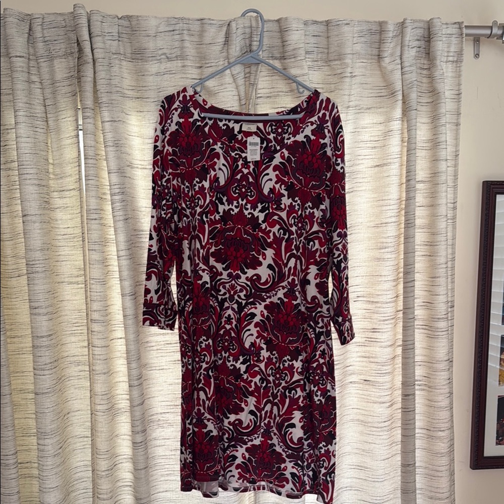 Elegant Red and Black Patterned Dress